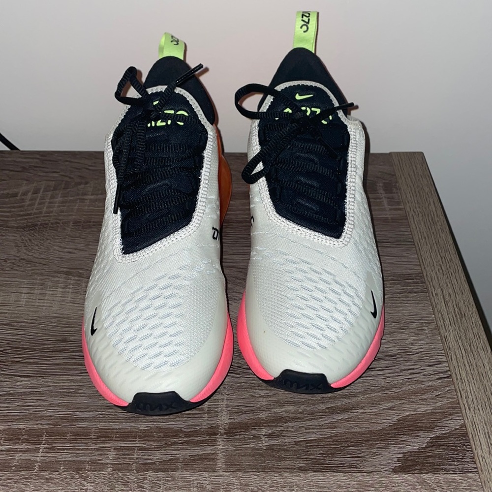 Nike 270